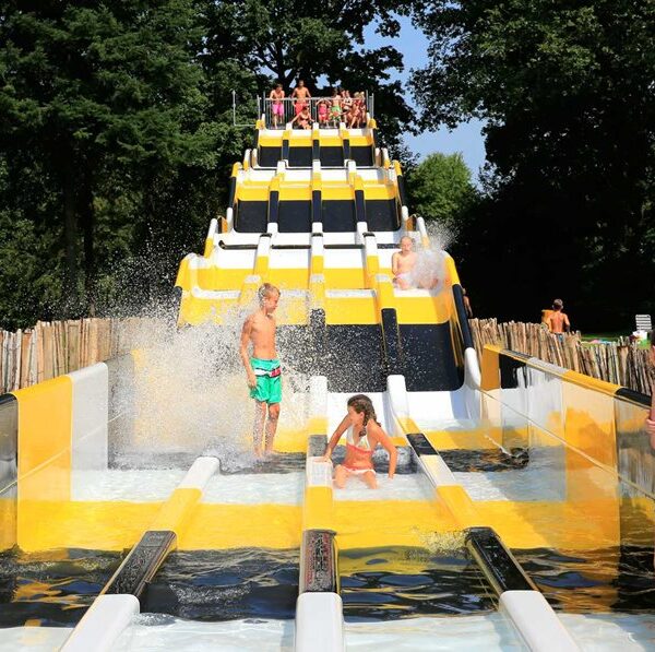 Waterspeelpark Splesj Molecaten Park Bosbad Hoeven 05 Fast4Fun jpg 1060 597 600x597 1